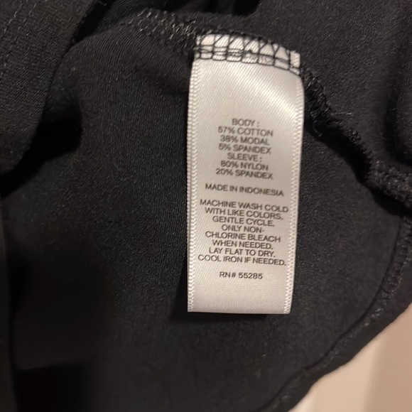 Women’s shirt, express size small - Picture 5 of 6